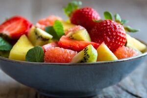 با زیاده روی در میوه خوردن چه بلایی سرمان می آید؟