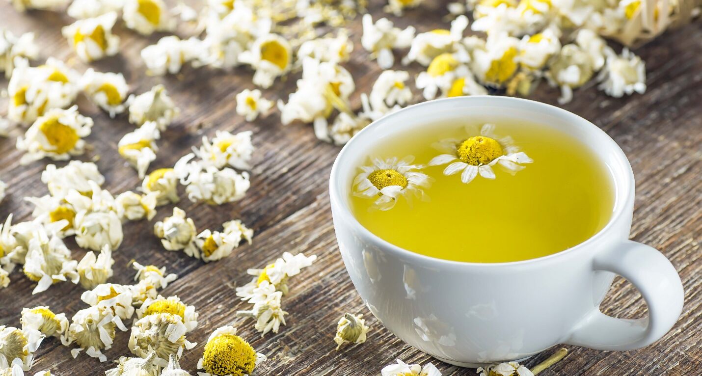 چرا بچه ها باید دمنوش بابونه بخورند؟ | خواص دمنوش بابونه برای کودکان