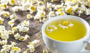 چرا بچه ها باید دمنوش بابونه بخورند؟ | خواص دمنوش بابونه برای کودکان