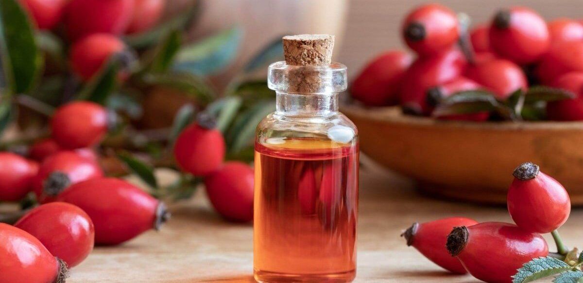 برای کنار گذاشتن محصولات آرایشی از روغن میوه نسترن استفاده کن + خواص