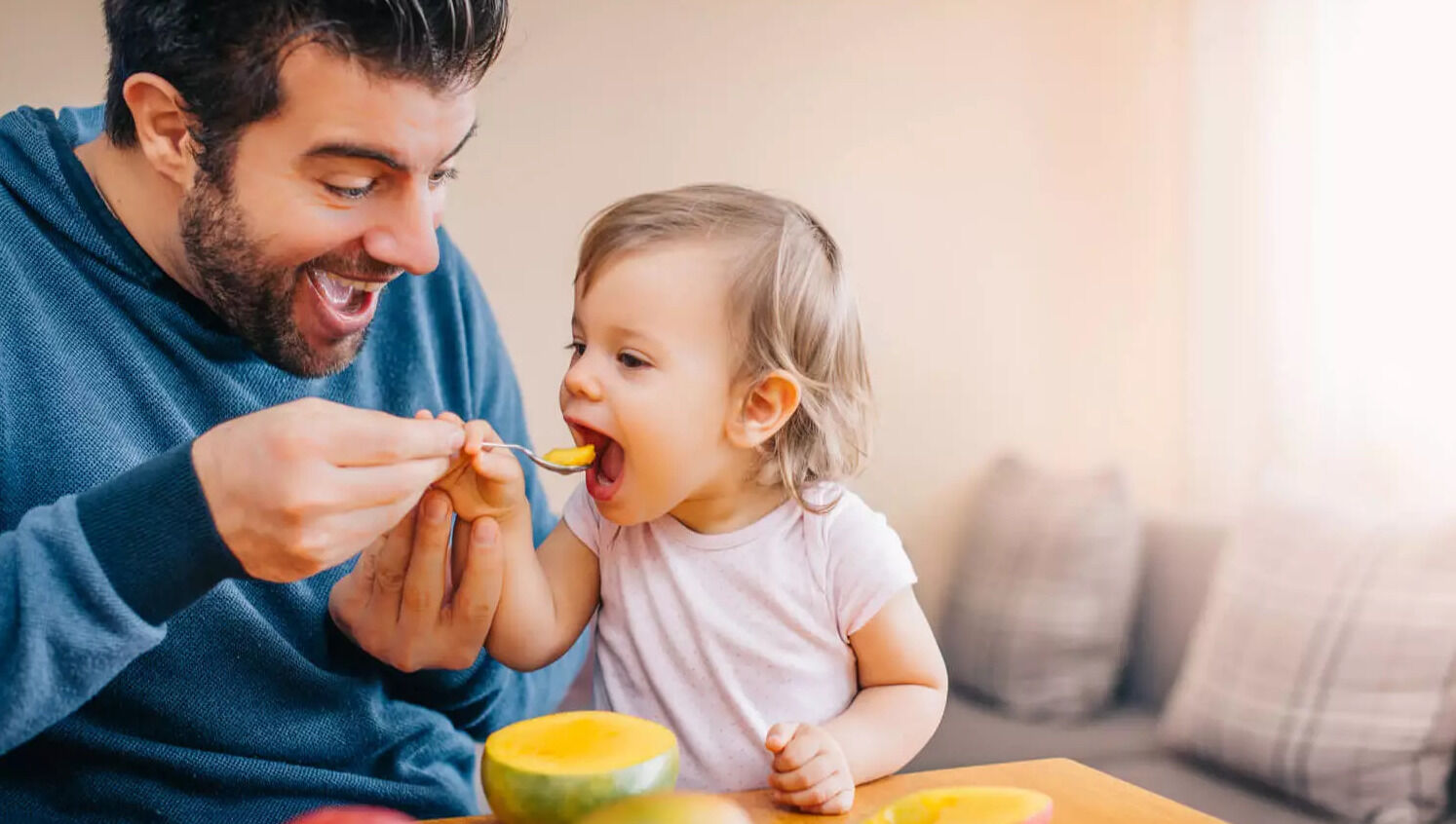 سن مجاز کودکان برای انبه خوردن از چند سالگیه؟