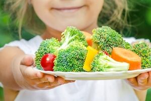 مزایا و معایب گیاهخواری برای کودکان