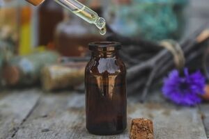 خواص و فواید بسیار مفید روغن بابونه + نحوه استفاده