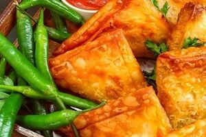 سمبوسه گیاهی با سیب زمینی رو نواب ابراهیمی این مدلی درست می کنه