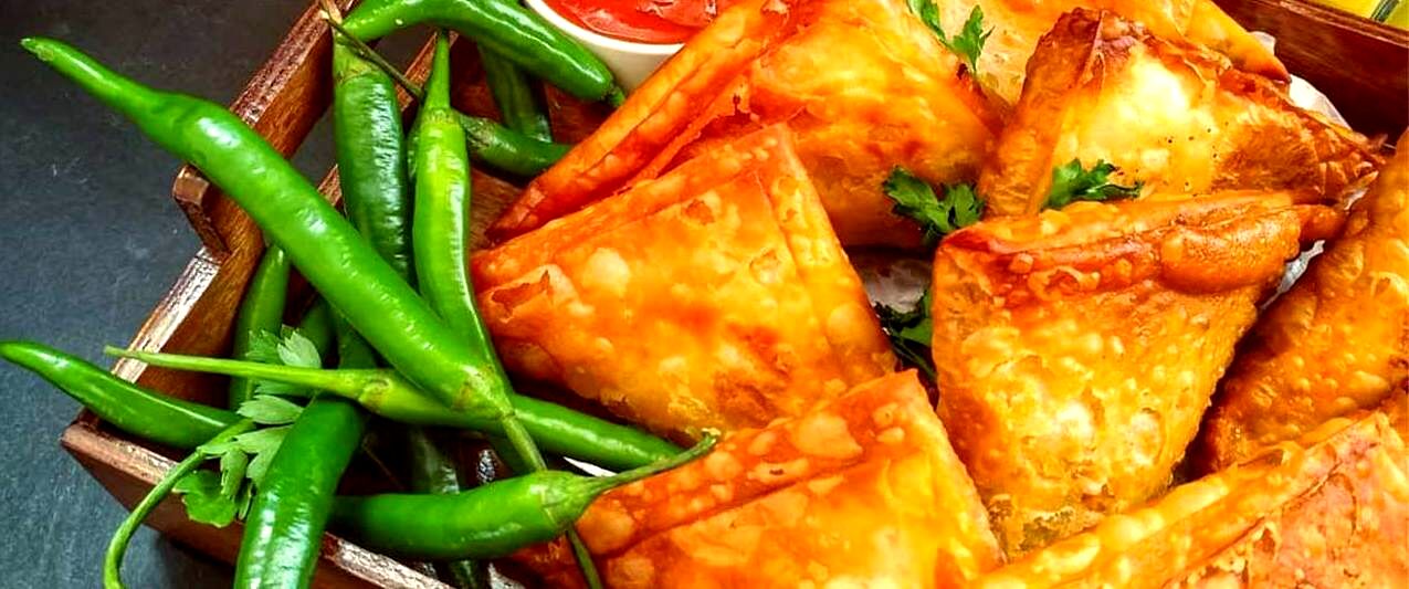 سمبوسه گیاهی با سیب زمینی رو نواب ابراهیمی این مدلی درست می کنه