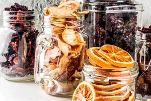 روش های خانگی درست کردن میوه خشک + نحوه نگهداری و مصرف