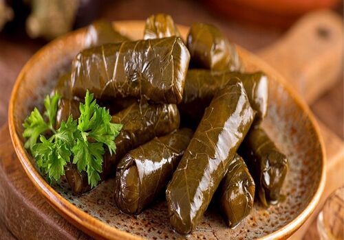 طرز تهیه دلمه برگ مو خوشمزه با گوشت چرخ کرده