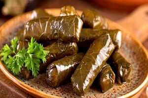 طرز تهیه دلمه برگ مو خوشمزه با گوشت چرخ کرده