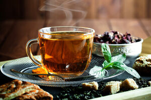 چرا شب ها، نوشیدن چای سیاه توصیه نمیشه؟ | مضرات خوردن چای سیاه قبل از خواب