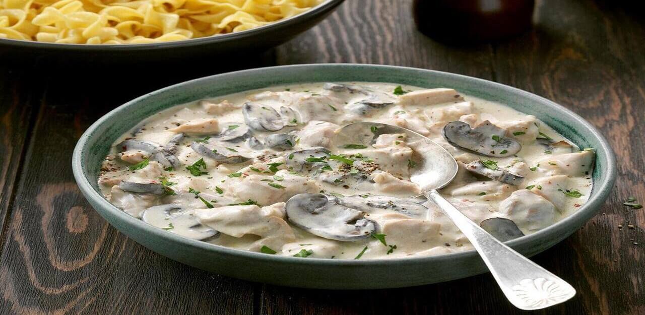 قارچ استراگانف بدون گوشت؛ انگار از رستوران گرفتی + طرز تهیه 