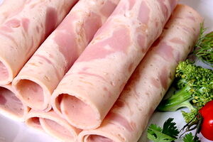 کالباس با سویا؛ ساده و بی دردسر با ضرر کم تر! + طرز تهیه  