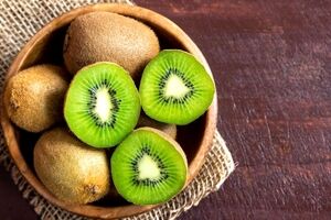 فواید بی نظیر کیوی برای پوست و مو | 14 کاربرد فوق العاده کیوی برای زیبایی + توضیحات