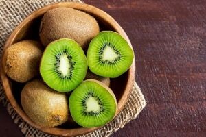 فواید بی نظیر کیوی برای پوست و مو | 14 کاربرد فوق العاده کیوی برای زیبایی + توضیحات