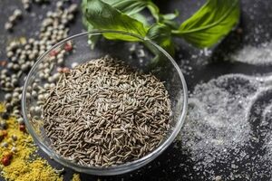 مضرات زیاده روی در مصرف زیره | چه کسانی نباید زیره بخورند؟