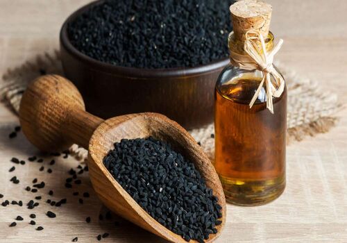 چرا طب سنتی به خانم ها مصرف سیاه دانه را توصیه می کند؟ 