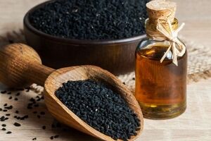 چرا طب سنتی به خانم ها مصرف سیاه دانه را توصیه می کند؟ 