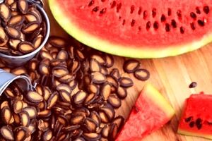 با نخوردن تخم هندوانه، چه آسیبی به بدنمون می زنیم؟ | خواص تخم هندوانه