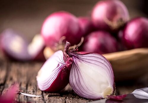 چرا آقایون باید هر روز پیاز بخورن؟ | فواید پیاز برای مشکلات جنسی مردان