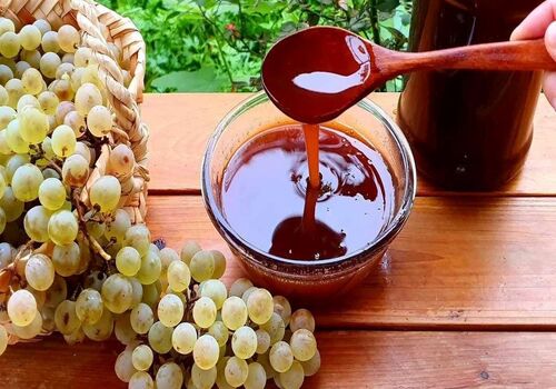 به این 9 دلیل قبل از اینکه بخوابی شیره انگور بخور! + فواید 